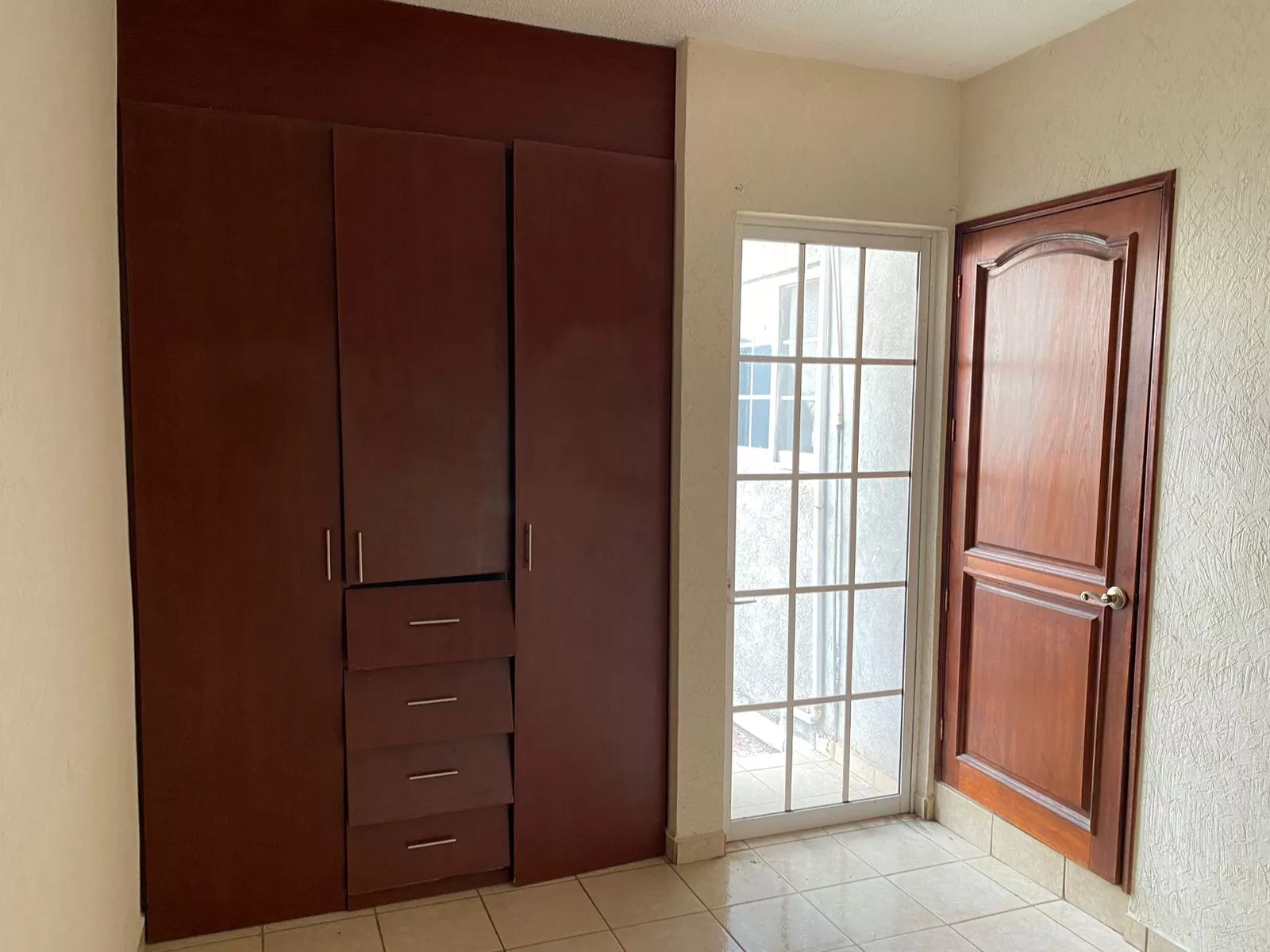 Rento linda Casa muy centr